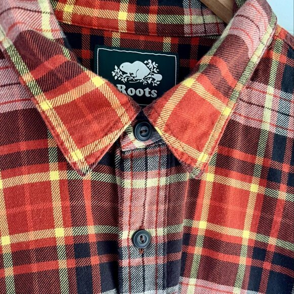 Men's ROOTS Plaid Flannel Buttoned Shirt Size Large - Picture 3 of 4